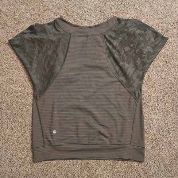 Lululemon Swiftly Tech Long Sleeve Top Camo‎ Sleeve Stripe Olive Green Women's M - Picture 3 of 12